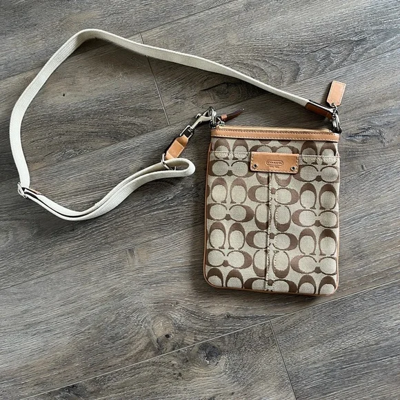 Coach satchel - Picture 2 of 2